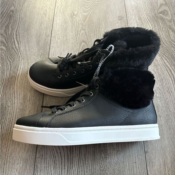 Kookaburra woman’s booties very comfortable and warm - Picture 2 of 5